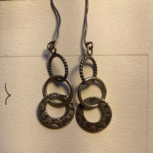 VINTAGE 90s Silver Circle Looped Earrings - Picture 1 of 3
